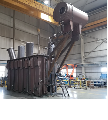 Tekno Trafo fabrikasında sıralanmış trafo kazanları