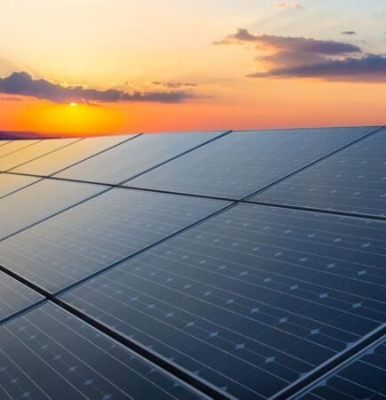 Güneş enerjisi santrali sahasında dalga duvarlı trafo kazanı