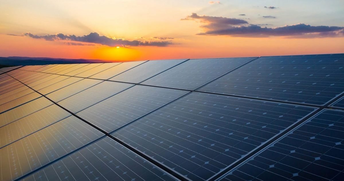 Güneş enerjisi santrali sahasında dalga duvarlı trafo kazanı